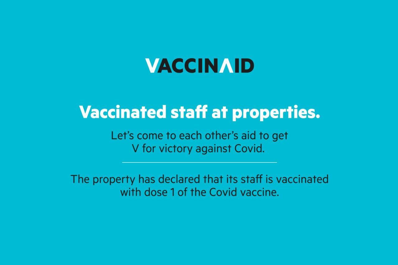 Vaccinated Staff- Oyo Flagship 60526 Five Star Grand Shamshabad Exteriör bild